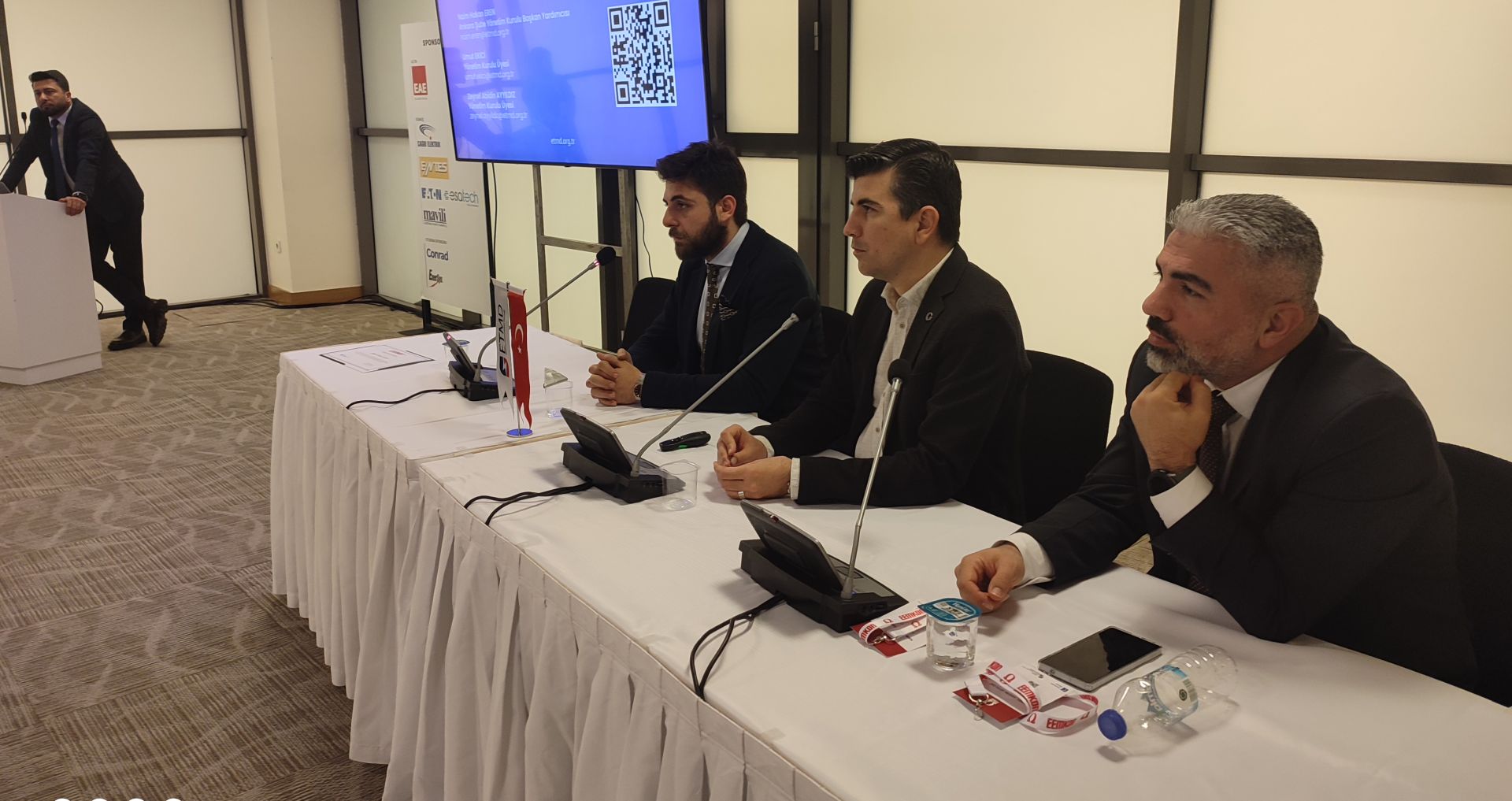 ETMD, “Konut Güvenliği,Mevzuat Güncellemesi ve Elektrikli Araçlar” konulu oturum düzenledi. 1 ETMD, “Konut Güvenliği,Mevzuat Güncellemesi ve Elektrikli Araçlar” konulu oturum düzenledi.