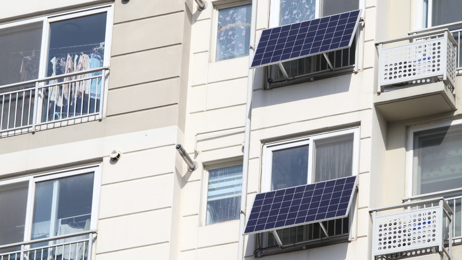 Çatı şart değil: New England’da tak-çalıştır güneş enerjisine yasal adım