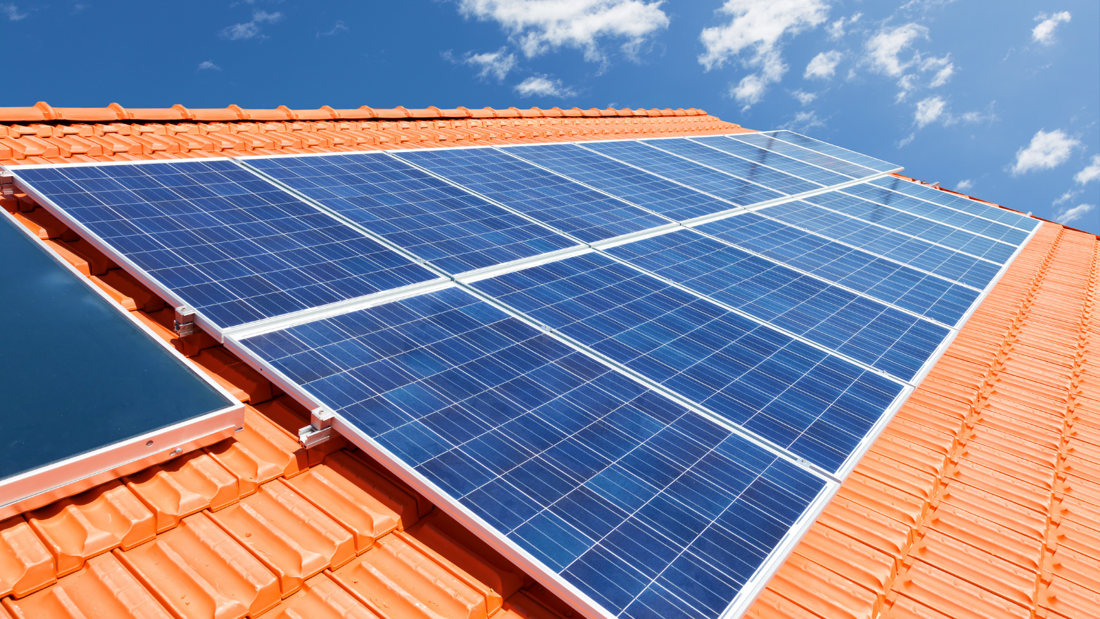 Almanya’da çatı yenilemelerinde güneş enerjisi zorunluluğu genişliyor