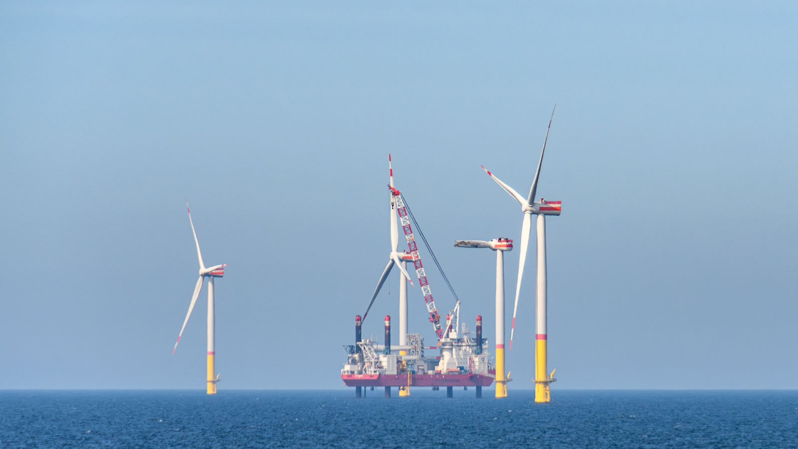 Dünya, deniz üstü rüzgârda yeni rekora koşuyor: Kapasite 2030’a kadar üçe katlanacak